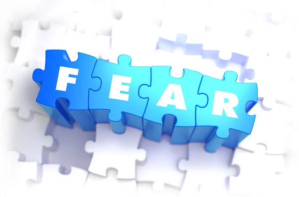 Fear - wit Word op blauwe puzzels. — Stockfoto