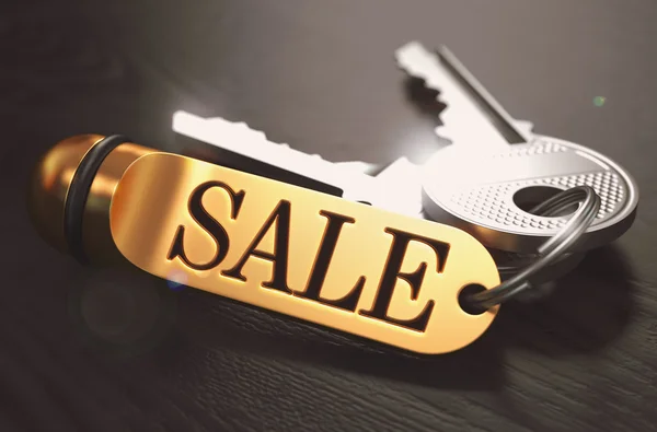 Verkauf - Schlüsselbund mit Text auf goldenem Schlüsselanhänger. — Stockfoto