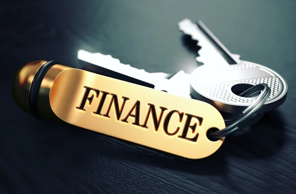 Financiën geschreven op gouden Keyring. — Stockfoto