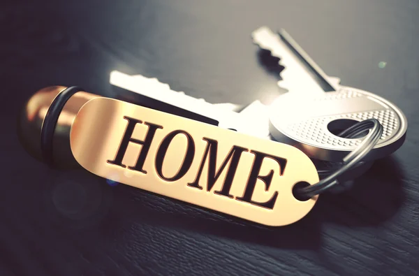 Home scritto su Portachiavi d'oro . — Foto Stock