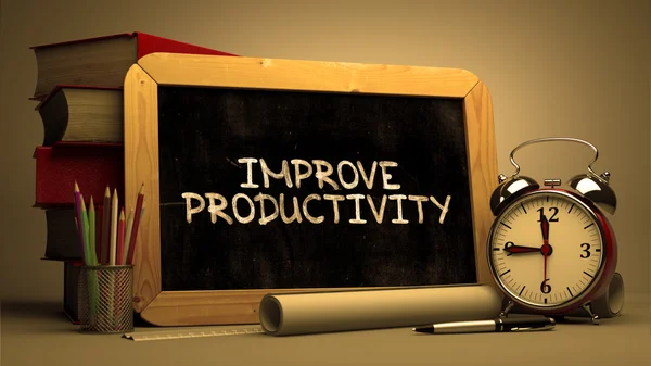Migliorare la produttività Scritto a mano su lavagna . — Foto Stock