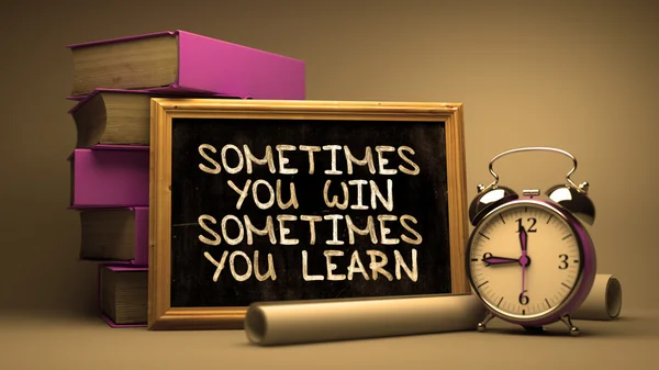 Às vezes você ganha, às vezes você aprende em Chalkboard . — Fotografia de Stock
