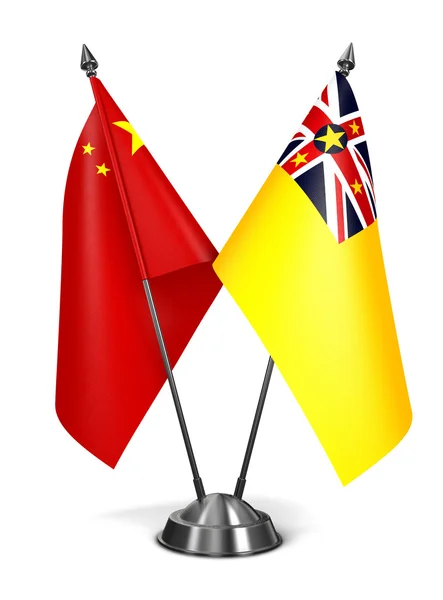 Китай и Ниуэ - Миниатюрные флаги . — стоковое фото
