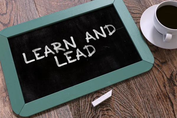 Inspirational Quote- Learn and Lead -on a Chalkboard. — Stock Photo, Image