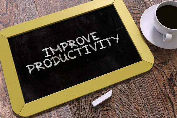 Melhorar a produtividade - Chalkboard com citação de motivação . — Fotografia de Stock
