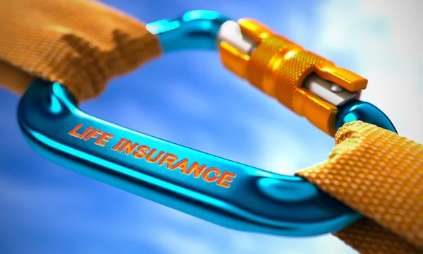 Assurance vie sur carabine bleue avec cordes orange . — Photo