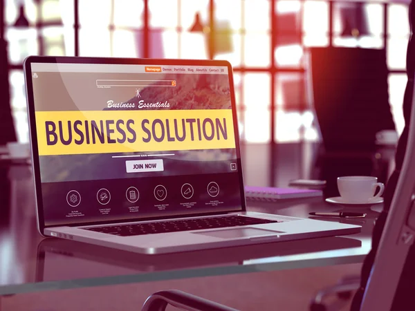 Business-Lösungskonzept auf Laptop-Bildschirm. — Stockfoto