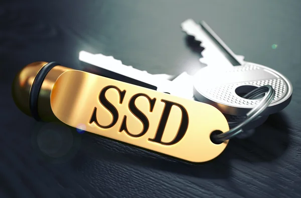 Ssd geschrieben auf goldenem Schlüsselanhänger. — Stockfoto