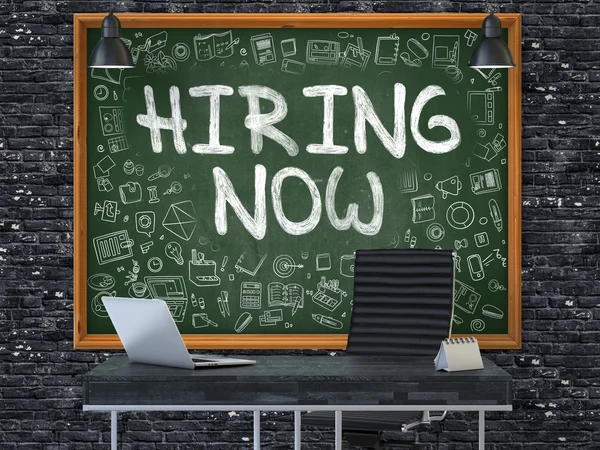 Hiring Now on Chalkboard in the Office. — Stockfoto