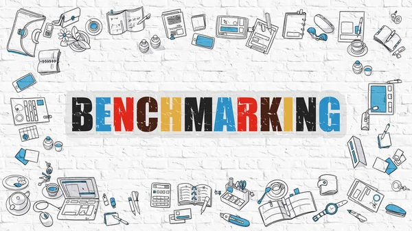 Multicolor-Benchmarking auf weißem Mauerwerk. Doodle-Stil. — Stockfoto