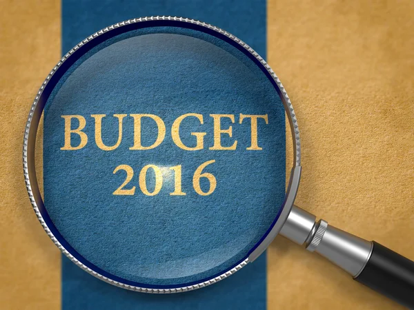 Бюджет 2016 Концепція через Magnifier . — стокове фото