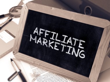Handwritten Affiliate Marketing on a Chalkboard.