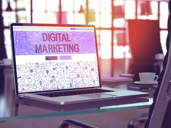 Tela de laptop com conceito de marketing digital . — Fotografia de Stock