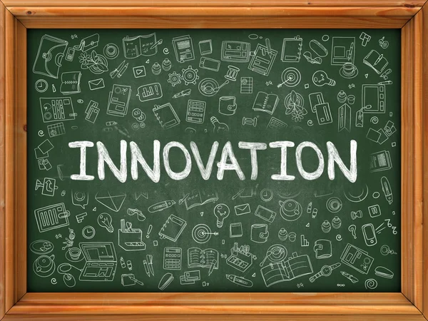 Concetto di innovazione. Lavagna verde con icone Doodle . — Foto Stock