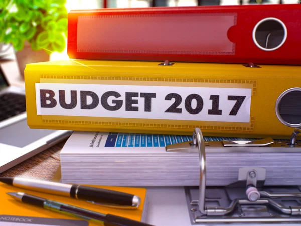 Cartella ufficio gialla con iscrizione di bilancio 2017 — Foto Stock