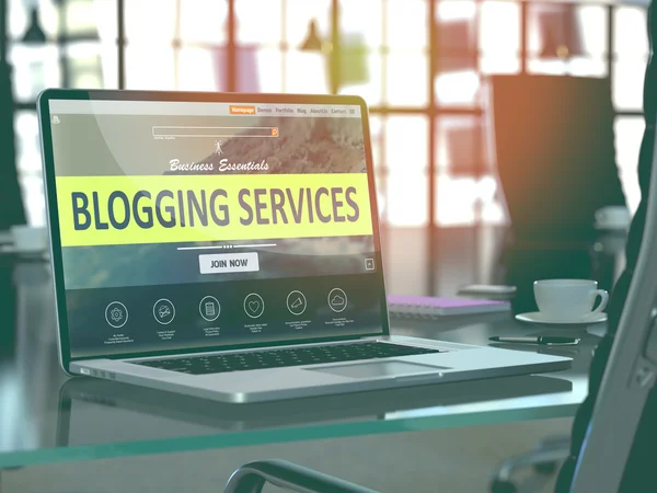 Blogging Services Concept sur écran d'ordinateur portable . — Photo