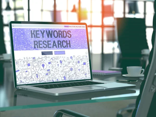 Palabras clave de investigación - Concepto en la pantalla del ordenador portátil . — Foto de Stock