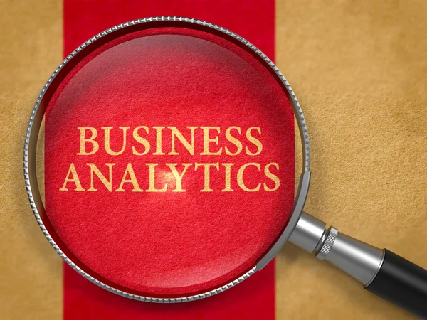 Business Analytics durch Linse auf altem Papier. — Stockfoto