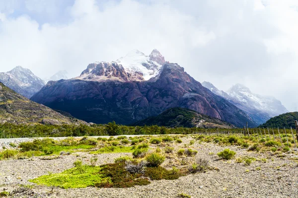 Hermosa vista de la montaña en el Parque Nacional Los Graciares — Foto de Stock