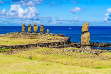 Ahu Tahai, Ahu Vai URI ve Pasifik Okyanusu