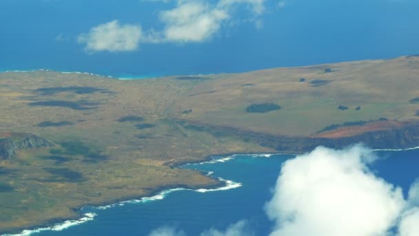 Αεροφωτογραφία του Rano Raraku ηφαίστειο στο νησί του Πάσχα — Αρχείο Βίντεο