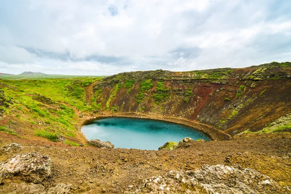 Kerid, την πανέμορφη λίμνη κρατήρα στην Ισλανδία — Φωτογραφία Αρχείου
