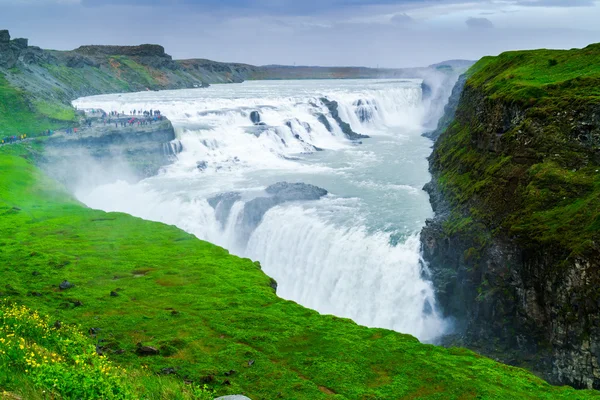 Ünlü Gullfoss şelaleler