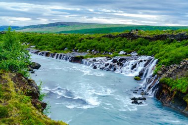 Hraunfossar veya Lav Şelaleleri