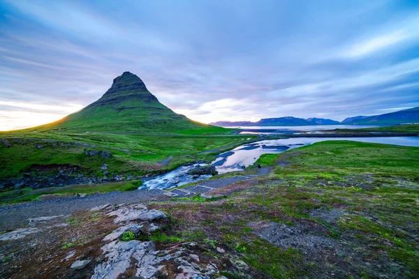 Vista del monte Kirkjufell en Islandia — Foto de Stock