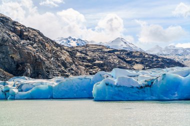 Güney Patagonya buz alanındaki gri buzulun görünümü