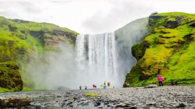 Zaman atlamalı Skogafoss