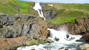 South Iceland güneşli gün, yüksek şelale manzarası