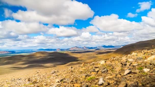 Časová prodleva mraky a stínů na horských severní části Islandu — Stock video