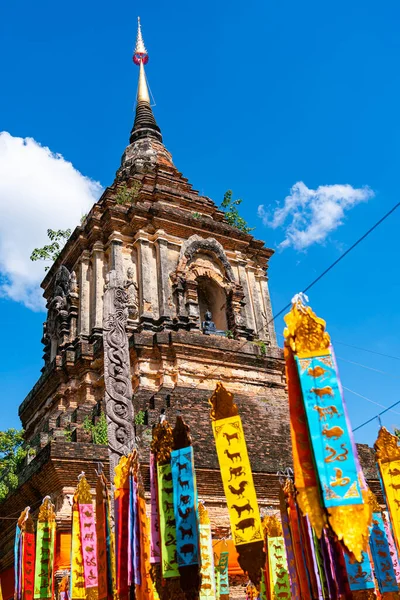 Pagode Antigo Com Bandeiras Zodíaco Wat Lok Molee Província Chiang — Fotografia de Stock