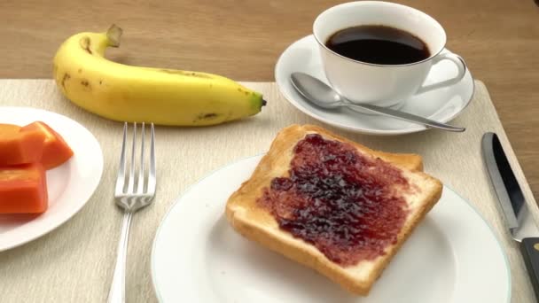 Pâine Prăjită Simplă Cafea Gem Bucăți Papaya Coaptă Banană Ceașcă — Videoclip de stoc
