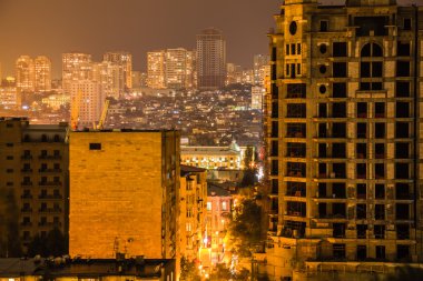 Bakü manzarası rüzgarlı gecede