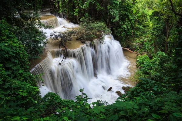 Air terjun di hutan hujan tropis — Stok Foto