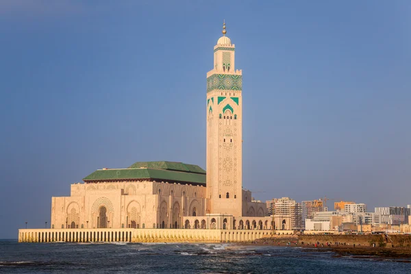 Moschee von hassan ii und das Meer — Stockfoto