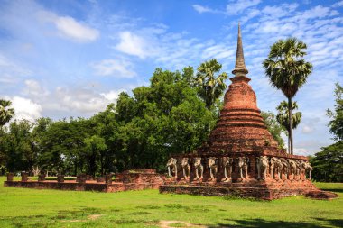 Sukhothai Historical Park içinde harap Tapınak