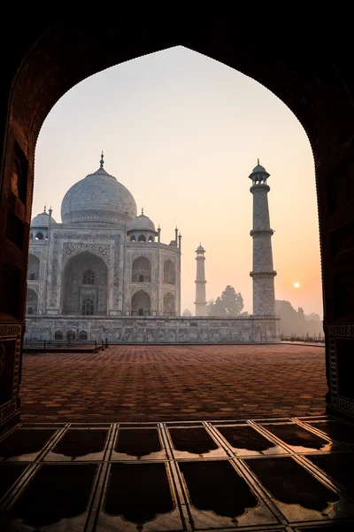 Taj mahal por la mañana — Foto de Stock