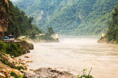 Ganj Nehri üzerinde köprü