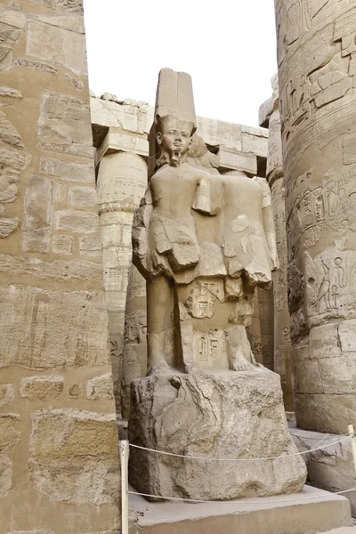 Estatua de faraón en el templo de Karnak —  Fotos de Stock