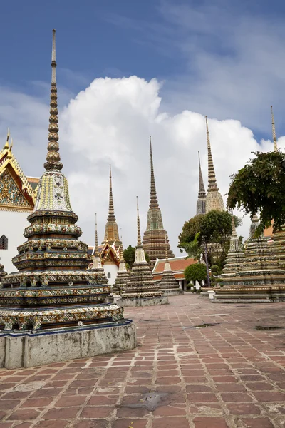 Belos pagodes em wat pho — Fotografia de Stock