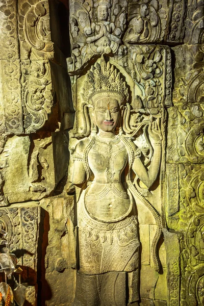 Hermoso antiguo parto de Apsara en templo de Preah Khan — Foto de Stock