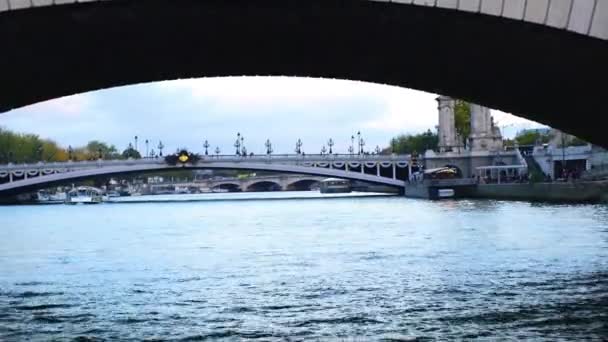 Pohled na řeku Seinu — Stock video