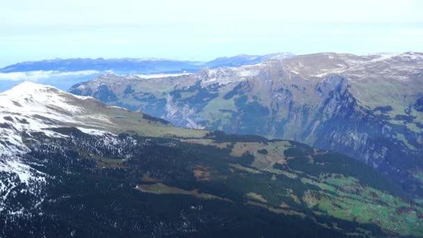 Vista aérea de los Alpes suizos — Vídeo de stock