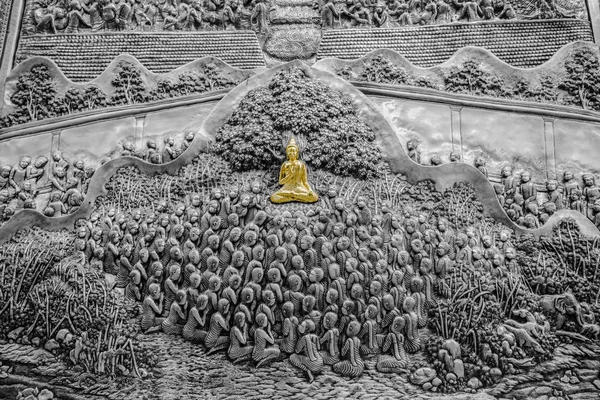 Stříbro, řezbářské umění Buddhy a učedník Monk — Stock fotografie