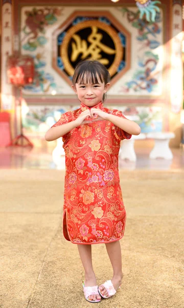 Carino ragazza indossa abito cinese — Foto Stock