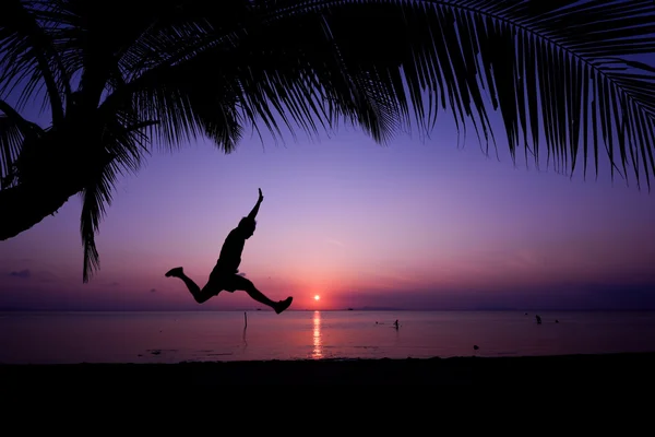 Man working out on beach — Stock Photo, Image