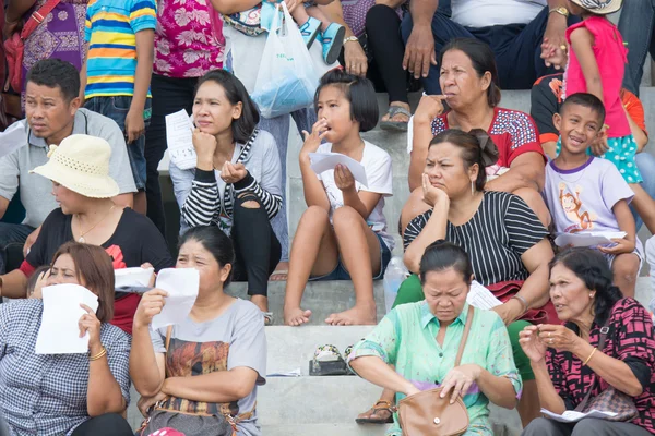 Toeschouwers bij sport dag in Thailand — Stockfoto